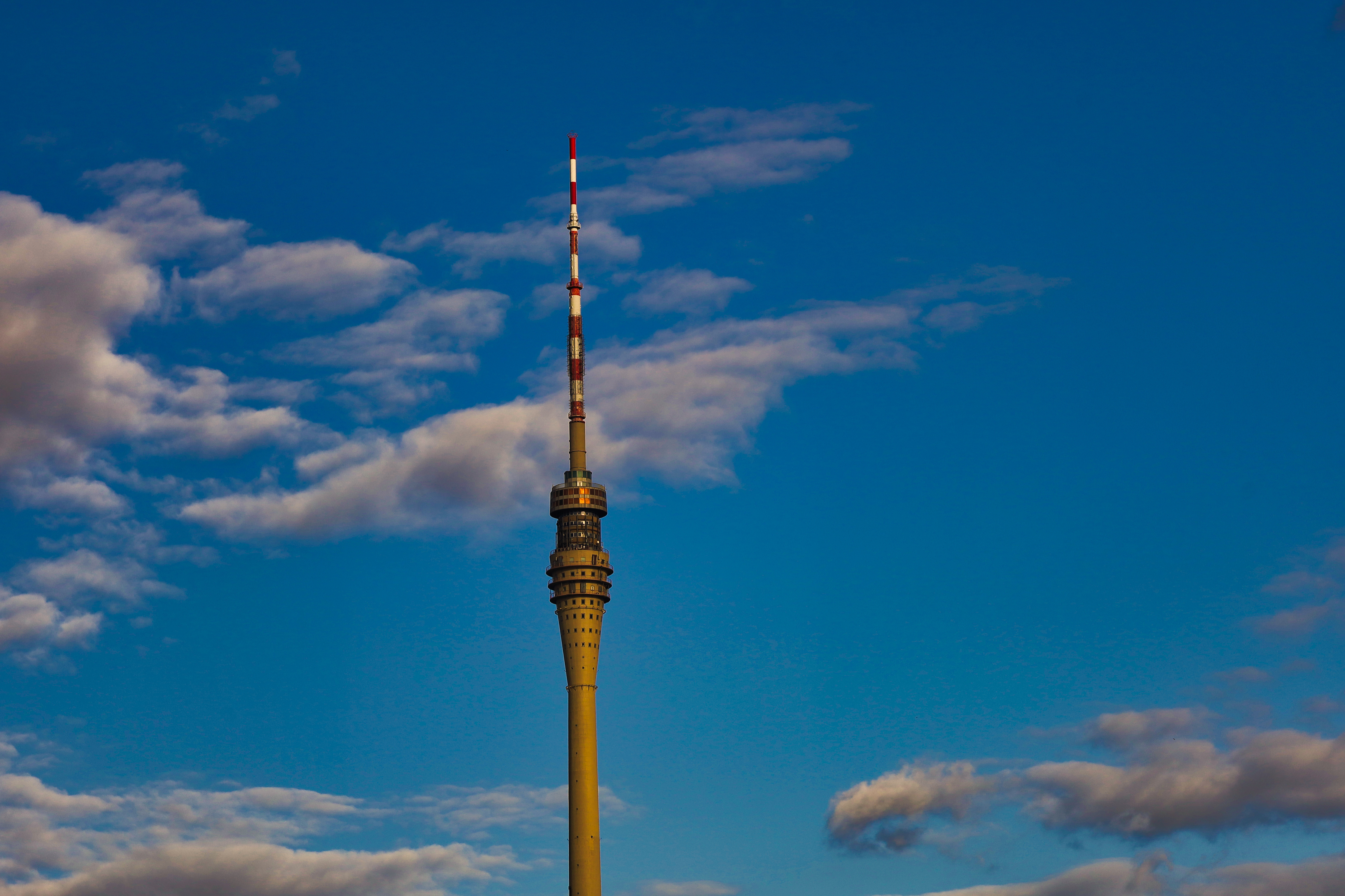 QIX Deutschland: Deutsche Telekom hebt dank starker US-Geschäfte Ausblick für 2024 an und Beiersdorf erhält “Thiamidol“-Zulassung in China