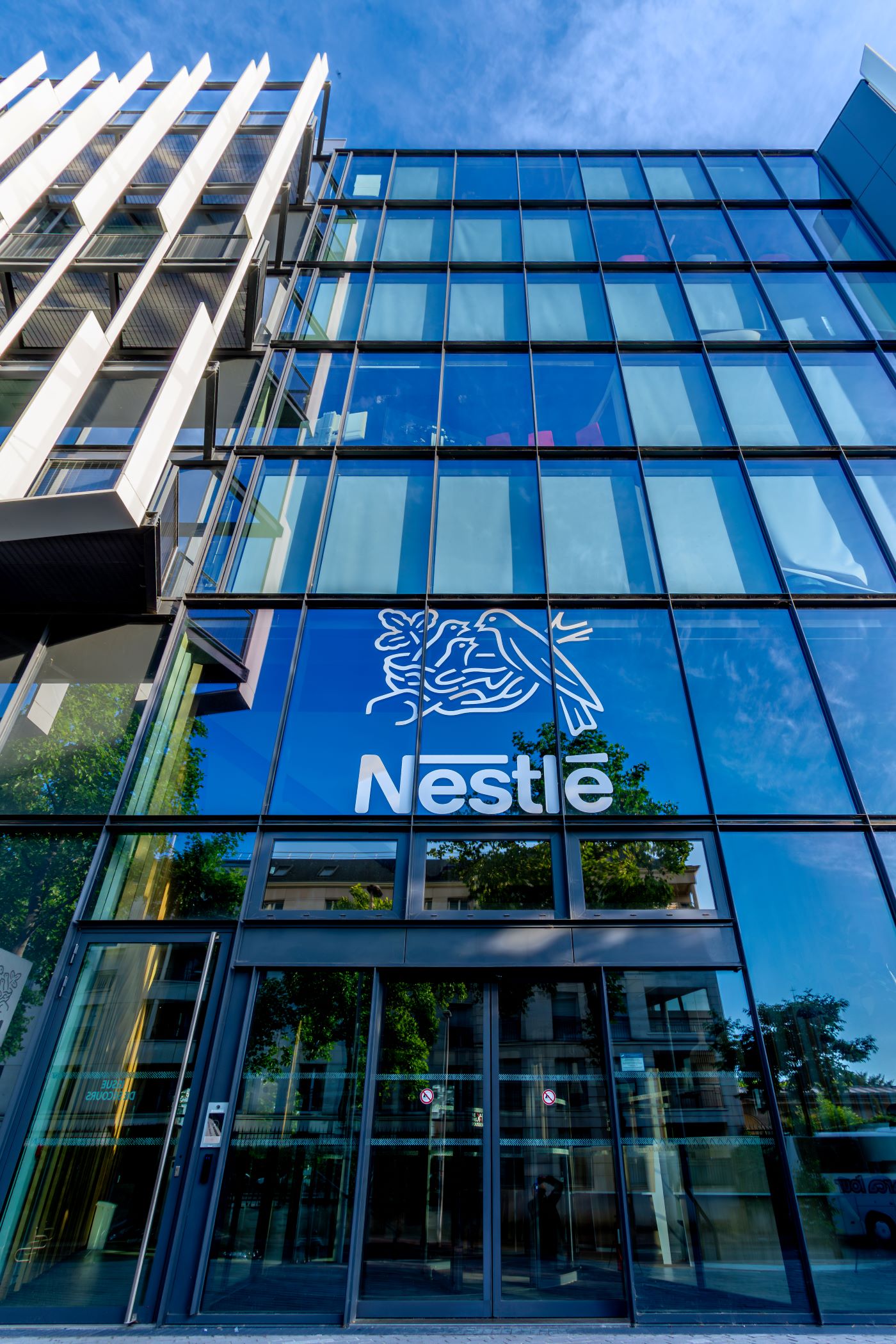 QIX Dividenden Europa: Nestlé will 2025 wieder stärker wachsen und kommt nach jüngstem Kursrutsch auf 4,0 % Dividende und Vinci gibt für Energiesparte höheres Margenziel vor